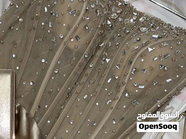 فستان سهرة ذهبي
