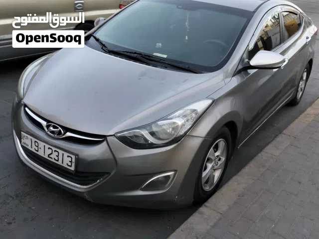 2012 هيونداي افانتي Standard