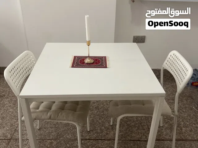 طاوله و2 كرسي