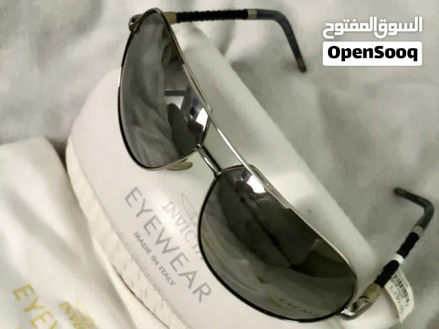 للبيع نظارات شمسية رجالي، بجلد اصلي على أطراف.