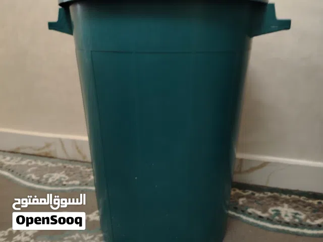 سطل بلاستك سماكه 5سم سعه 100 لتر ماء لون اخضر مع غطاء لون ابيض لكل سطل