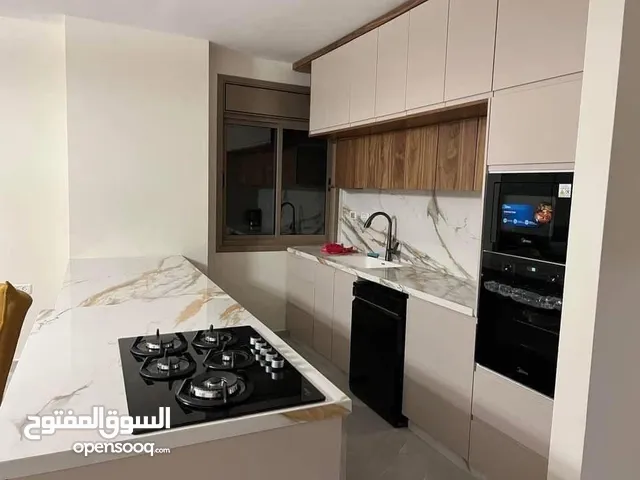 شقه فارغة للايجار في عين منجد لم تسكن من قبل