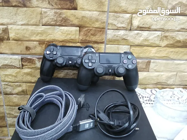 بلايستيشن 4 سليم مستعمل بحالة ممتازة استعمال قليل جدا و قابل للتفاوض