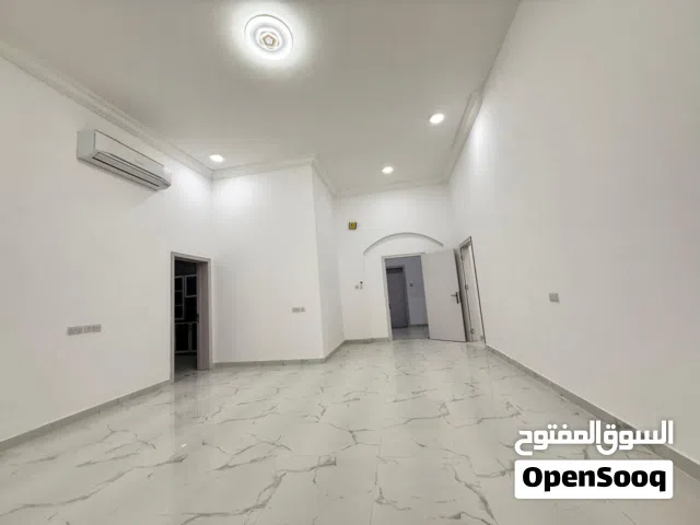 شقه أربع غرف و صاله بمدينه الرياض