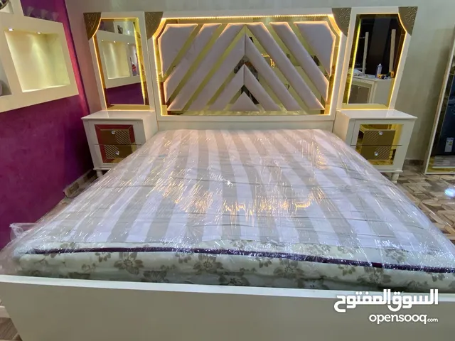 عفش كامل مكون من غرفه نوم ماستر مودرن احدث مديل مع اضاءه كامله خشب لاتيه بالكامل مع فرشه جديده