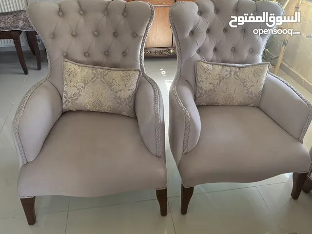 طقم كنب 7 مقاعد بحاله ممتازه