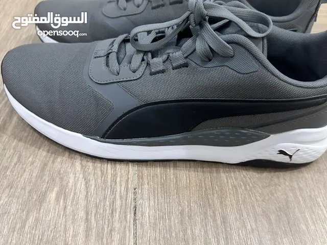 Puma 45 size used lightly very clean