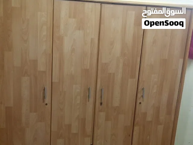 خزانة ملابس 4 ابواب و 3 جوارير 50 دينار  تسريحة 4 جوارير ومراي 50 دينار  كوميدينا 3 جوارير 20 دينار