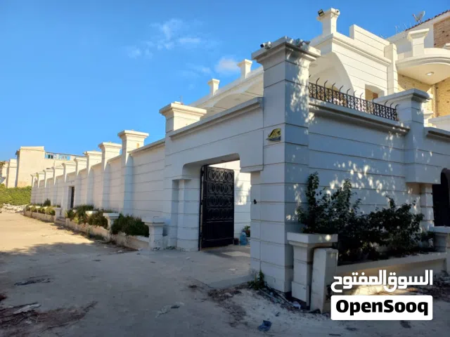 فيلا فاخرة لاصحاب السكن الهادئ والاستجمام بمحيط فلل.   للبيع