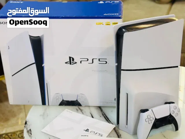بلاي ستيشن نظيف ولاعب مش مفتوح فيه ثلاث العاب