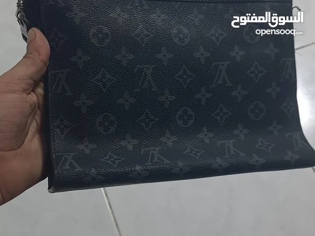 حقيبة يد مستعملةlouis vuitton m62692 للبيع لدواعي مادية حالة جيدة