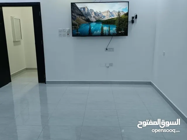 217 m2 4 Bedrooms Apartments for Sale in Northern Governorate Lawzi