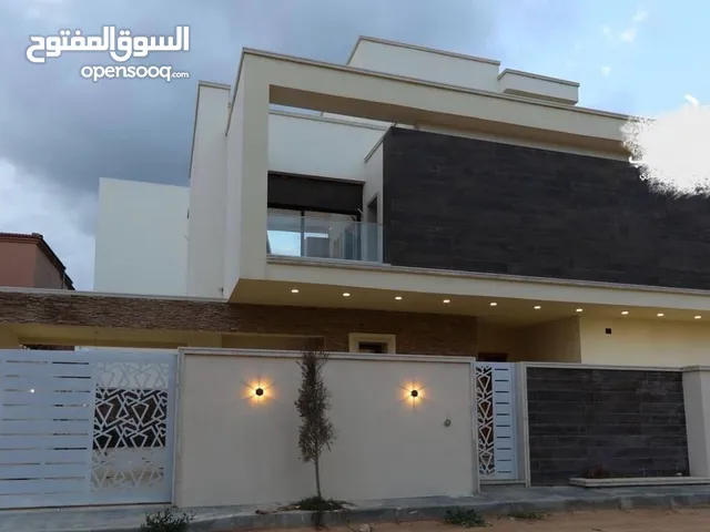 860 m2 4 Bedrooms Villa for Sale in Tripoli Al-Serraj