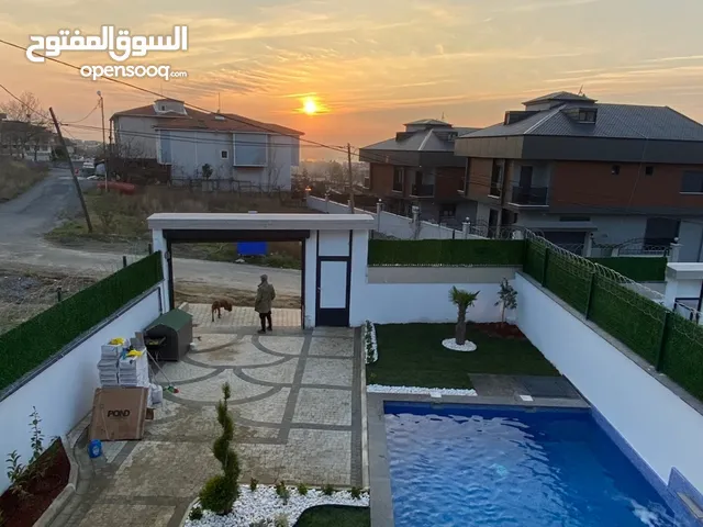 475m2 6+ Bedrooms Villa for Sale in Istanbul Büyükçekmece