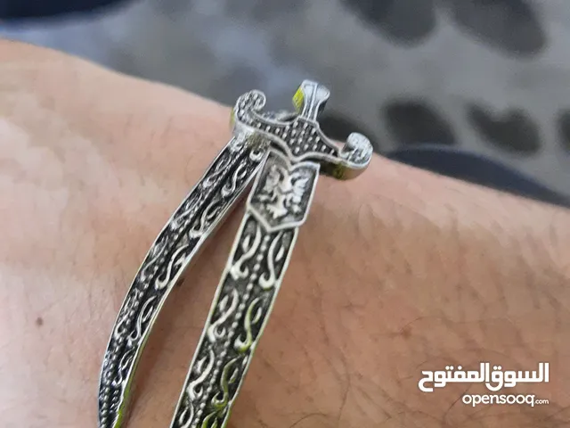 اكسسوارت خواتم وأساور رجالية متنوعة للبيع