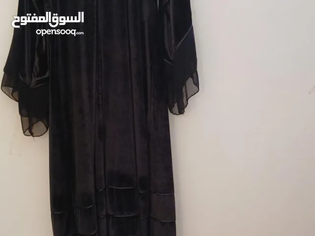 عباية لون اسود مقاس واحد غير ملبوسة ابدا