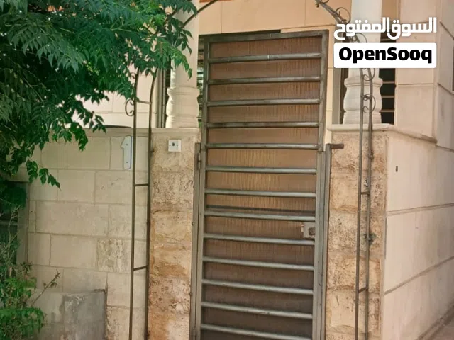 شقة أرضية للبيع في أم نوارة ضاحية الفاروق قرب إسكان الكهرباء