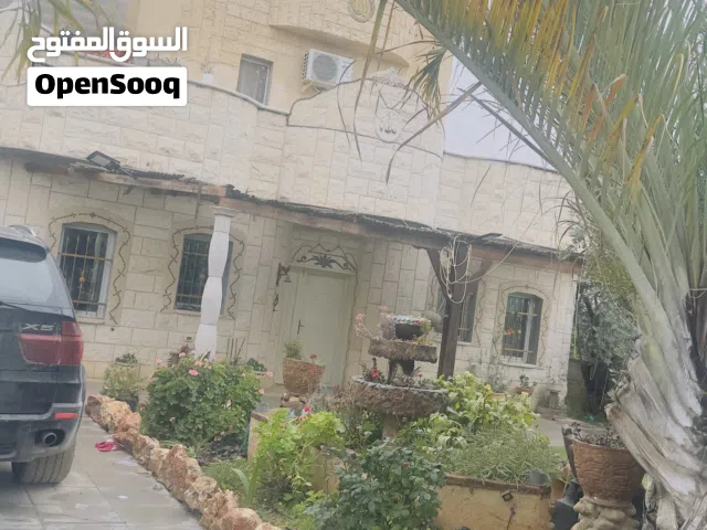 170 m2 5 Bedrooms Townhouse for Sale in Tulkarm Danaba