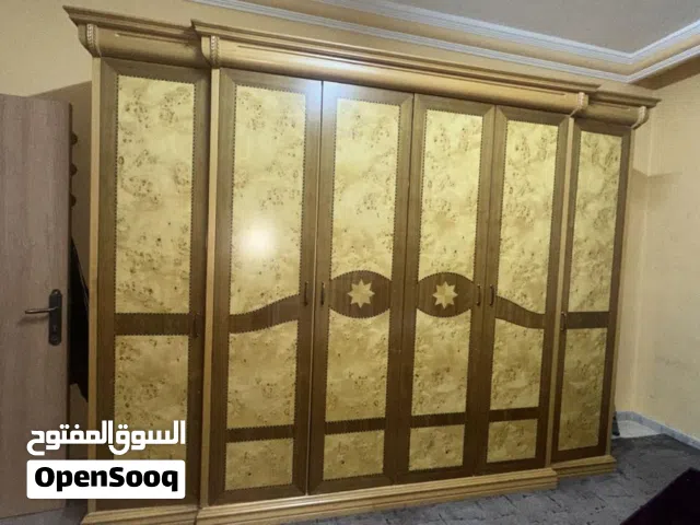 خزانة ملابس خشب فاخرة بحالة ممتازة – 6 أبواب