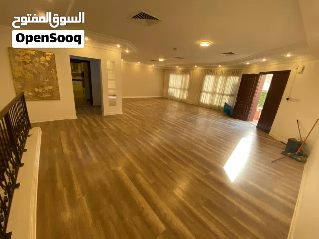 للإيجار فيلا دوبلكس مع حديقه خاصه