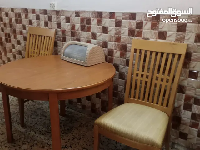 ميز طعام للبيع في بغداد حي اور سعره 40 الف مستعجل عله بيعته لضيق المكان اليريده يدخل خاص