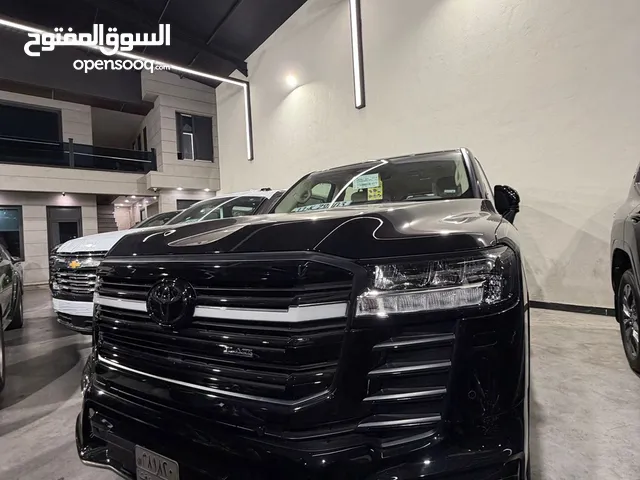 عرض تحطيم الأسعار  تويوتا لاندكروز  موديل 2025  بلاك gxr لمتد  وكالةساس عداد المسافة  زيرو
