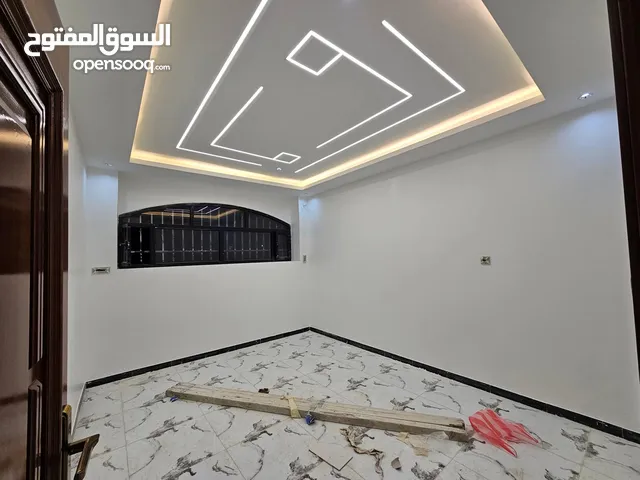 100 m2 3 Bedrooms Apartments for Sale in Sana'a Bayt Baws