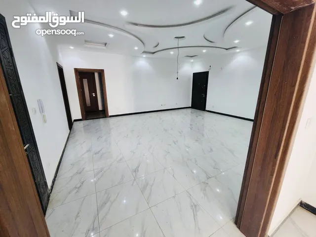 مبنى بناء حديث يتكون من 4طوابق+بيزمنت للإيجار المدينة السياحية يصلح أن يكون عيادة او مقر شركة