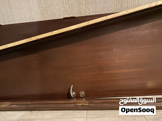 باب خشب مستعمل