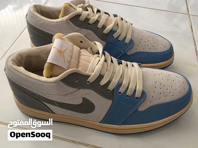 بوت Nike Air Jordan 1 Low قياس 43  اصلي وبحال الجديد