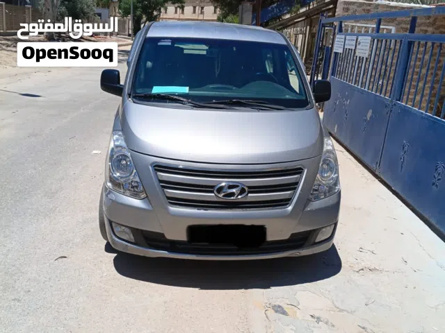 2017 هيونداي H1 Standard