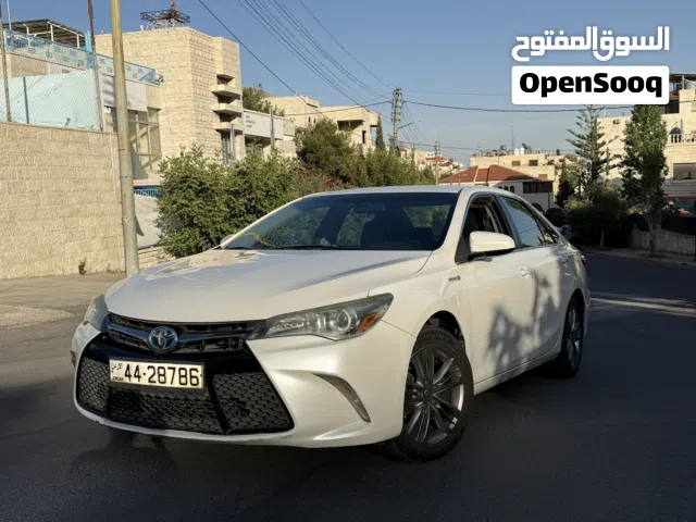 2015 تويوتا كامري SE