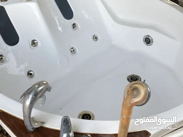 جاكوزي مقعدين