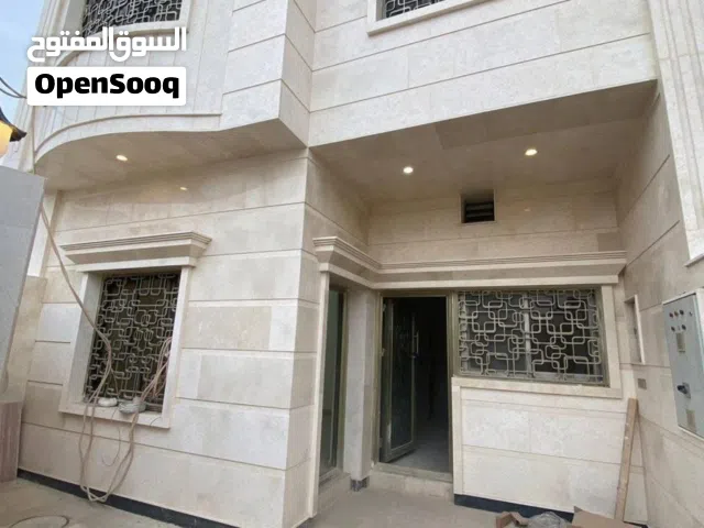 125 m2 3 Bedrooms Townhouse for Rent in Basra Oman