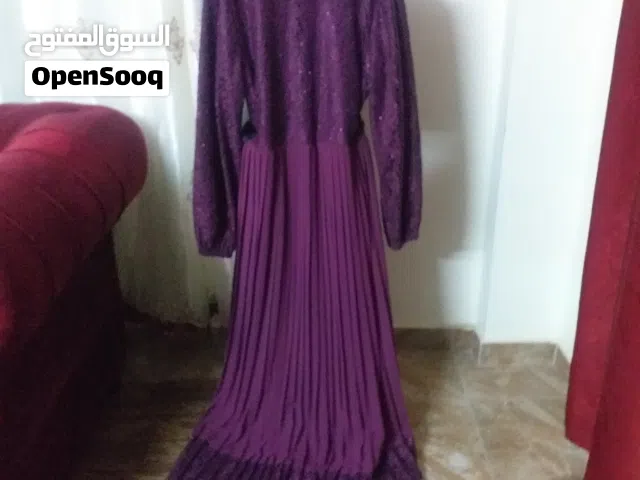 بيع لضرورة فساتين ثقال سهرة دانتيل مقصب لون خمري وفيروزي بحال الجديد استخدام مرة فقط في مجال بالسعر