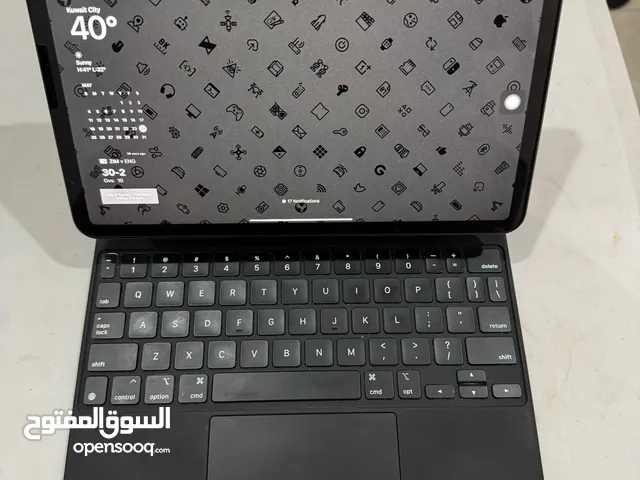 Apple iPad Pro 2nd Gen 128GB w apple Keyboard and Pencil