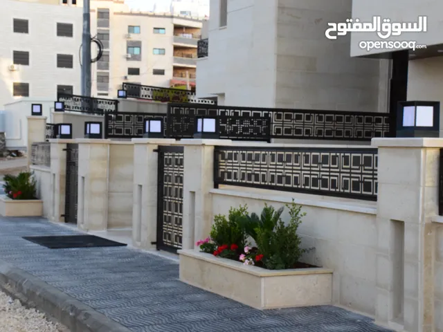 شقة أرضيه للبيع في اجمل مناطق شفا بدران مع ترس و مدخل خاص