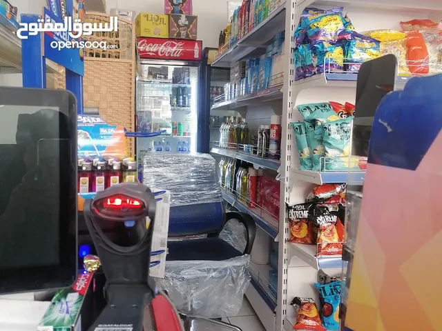سوبر ماركت للبيع   مساحة واسعه 60 متر 5 ثلاجات 4 ديب فريزر بضاعه متوفره
