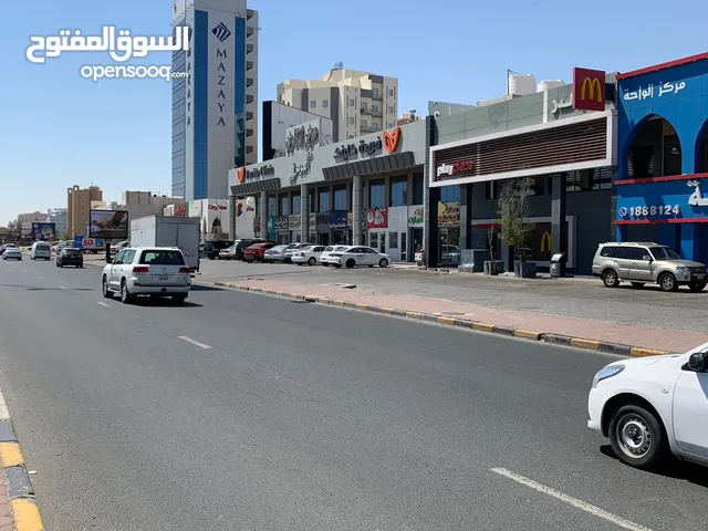 مطعم للبيع منطقة حيوية علي شارع رئيسي بالجهراء