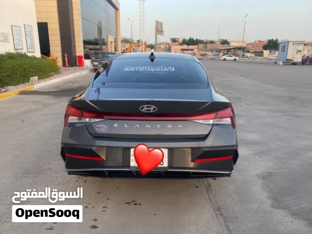 2024 هيونداي النترا SEL