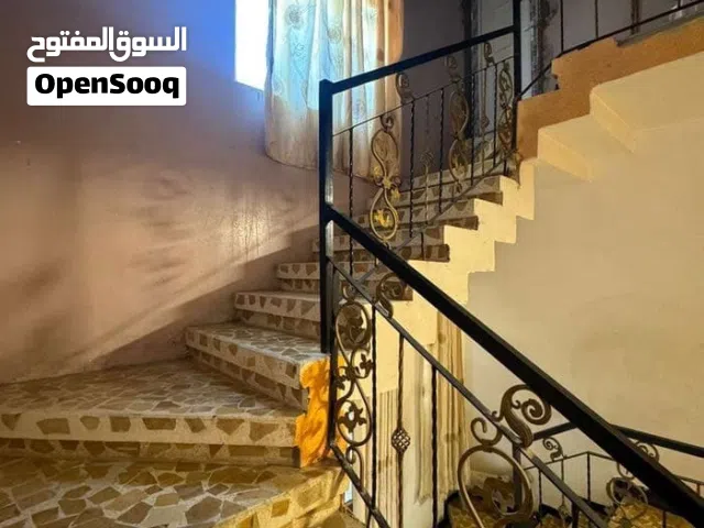 245 m2 5 Bedrooms Townhouse for Sale in Basra Maqal