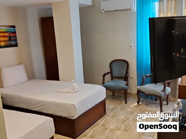 للبيع فندق 3 نجوم شغال يطل على الأهرامات