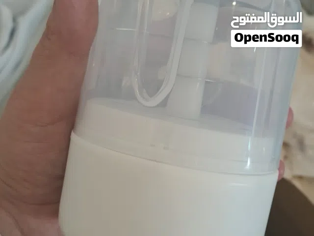 خلاط على البطارية لطحن طعام لاطفال،مستعمل فقط اثناء التصوير لاثبات فعالىة المنتج