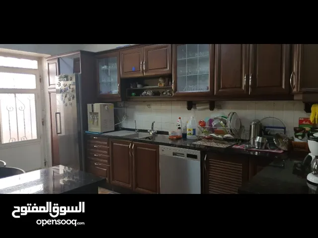 690 m2 5 Bedrooms Villa for Sale in Amman Tabarboor