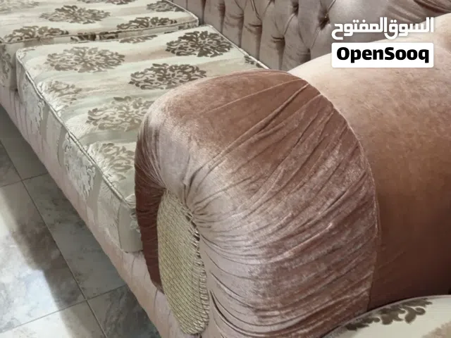 بيع كنب مع طاولتين طقم