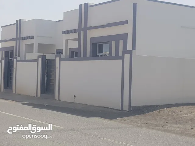 122 m2 3 Bedrooms Townhouse for Rent in Al Sharqiya Sinaw