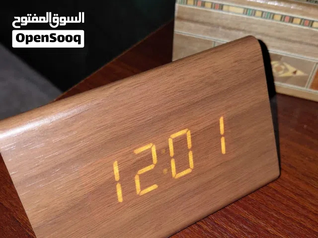ساعة منبه ديجيتال خشبية