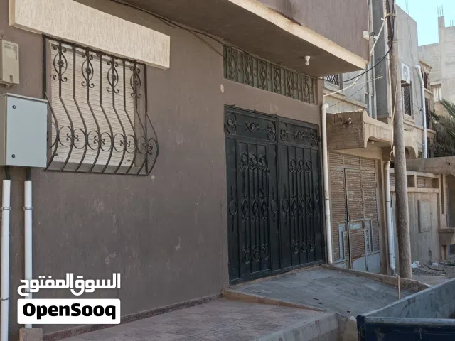 مخزن للايجارالمساح 70 متر مربيع..عرض الشارع 13 متر