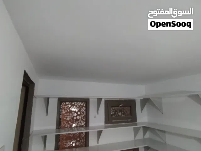 فني تركيب وصيانة الاثاث بجميع انواعة وستاير