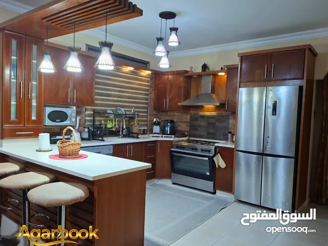 165 m2 3 Bedrooms Apartments for Rent in Ramallah and Al-Bireh Al Irsal St.